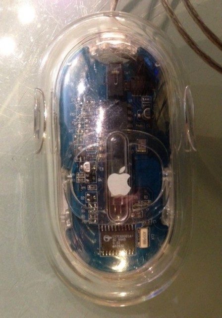 L'Apple Mouse de 2003, une souris un peu différente de l'Apple Pro Mouse –  Le journal du lapin