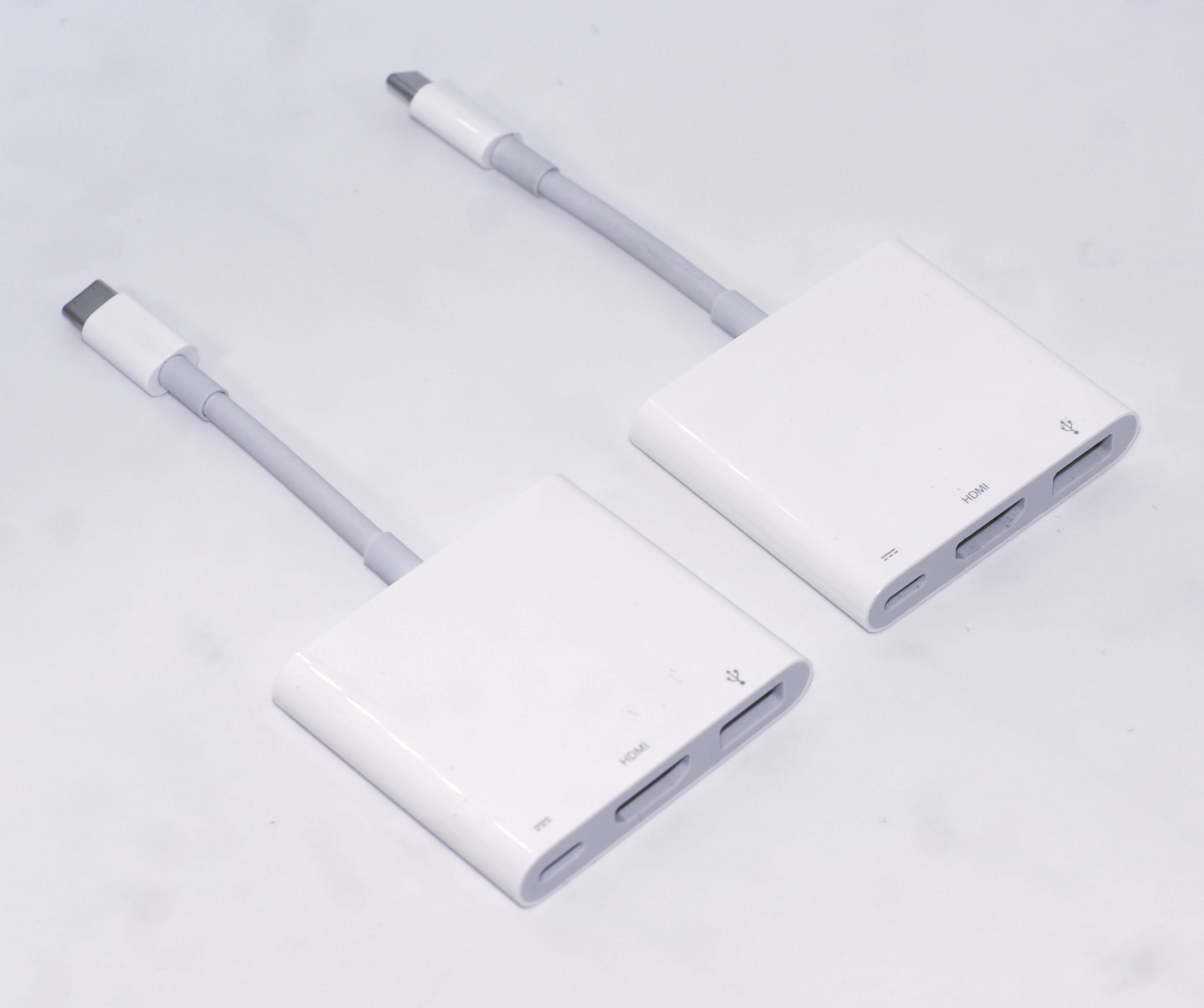 Apple Adaptateur multiport AV numérique USB-C - HDMI 4K, USB 3.0 et charge  USB-C - USB - Apple