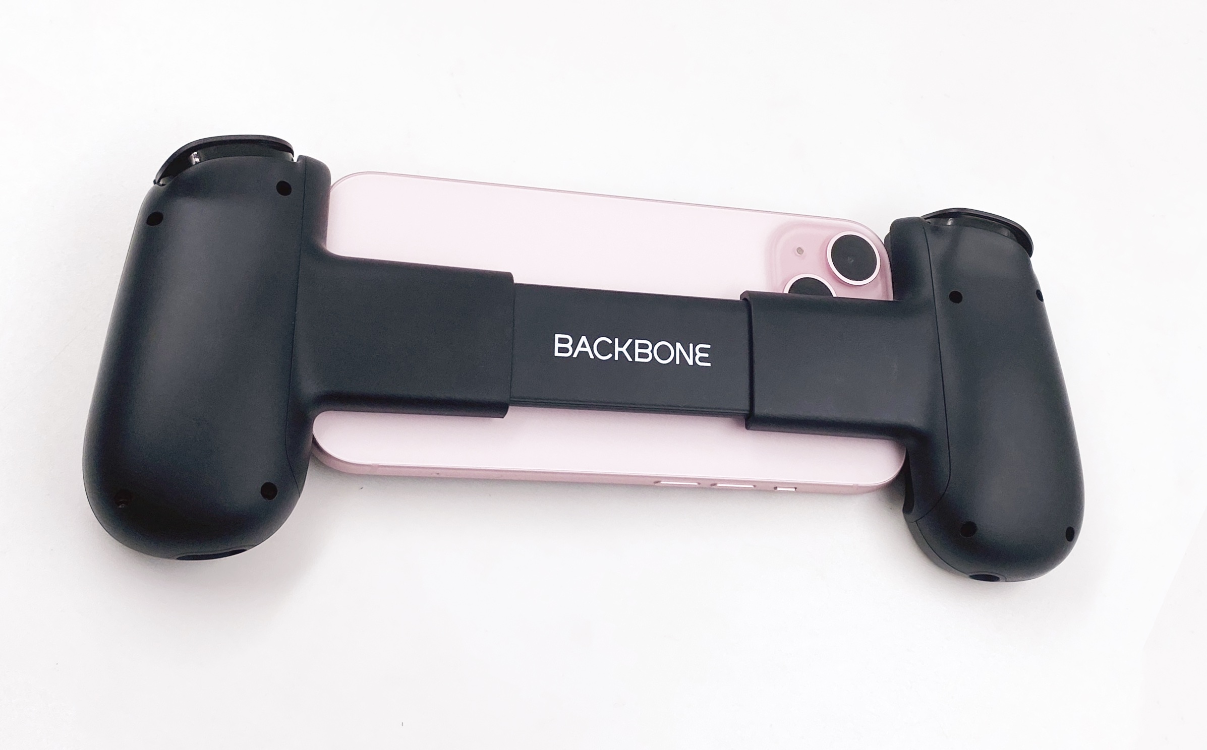 La manette Backbone One USB-C est-elle compatible avec les iPhone 15 ?